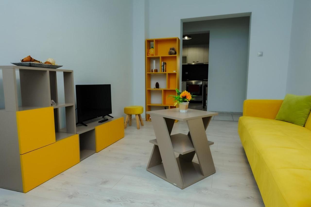 4 Colours Apartment Tesalonika Bagian luar foto