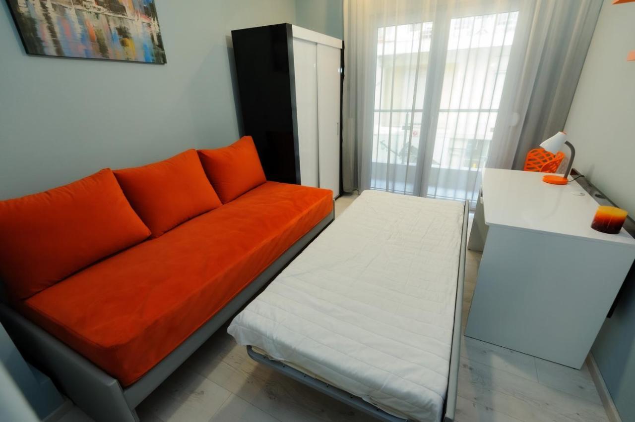 4 Colours Apartment Tesalonika Bagian luar foto